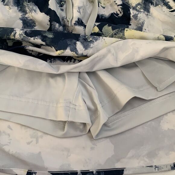 Slazenger Women’s Golf Skirt with Attached Shorts. Size XS - Picture 8 of 8